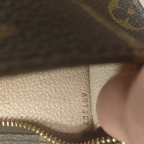 Louis Vuitton Monogram Bucket Pouch PM with Strap - Picture 12 of 14